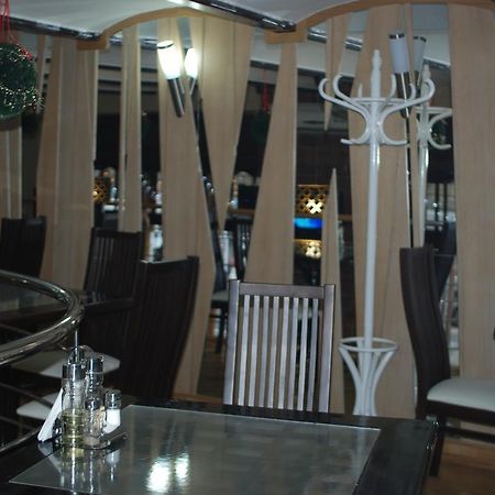 Apartment Roman ลวีฟ ภายนอก รูปภาพ