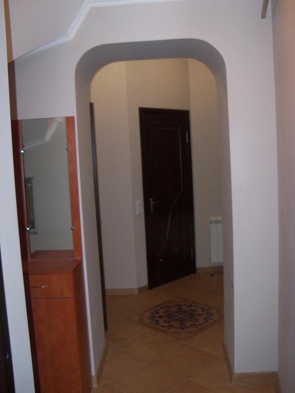 Apartment Roman ลวีฟ ภายนอก รูปภาพ