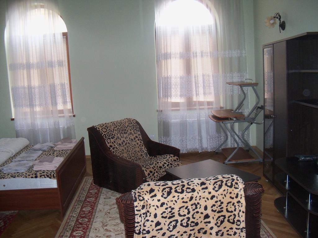 Apartment Roman ลวีฟ ภายนอก รูปภาพ