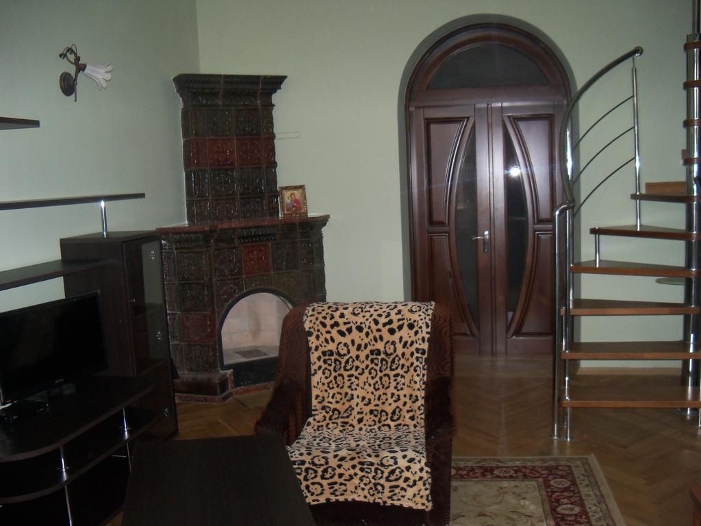 Apartment Roman ลวีฟ ภายนอก รูปภาพ