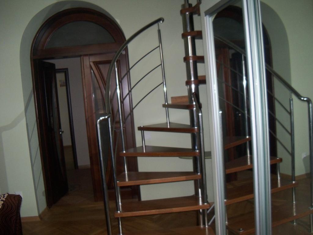 Apartment Roman ลวีฟ ภายนอก รูปภาพ