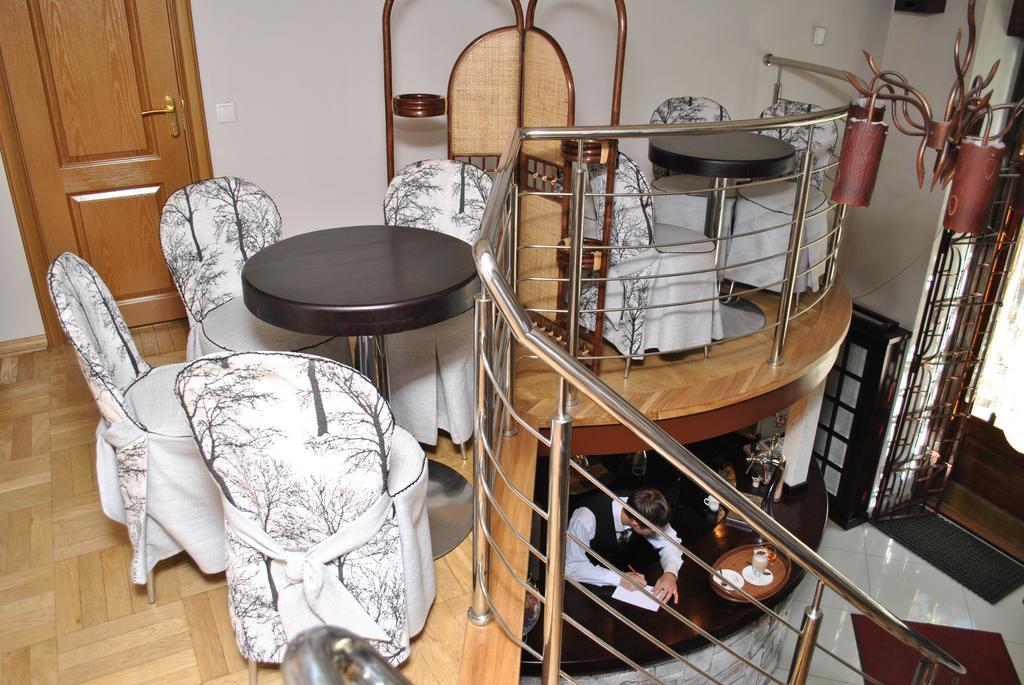 Apartment Roman ลวีฟ ภายนอก รูปภาพ